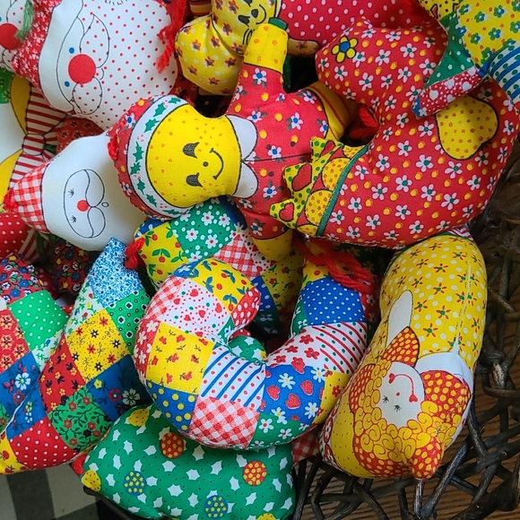 24 Vintage Plush Christmas Ornaments - Picture 3 of 7